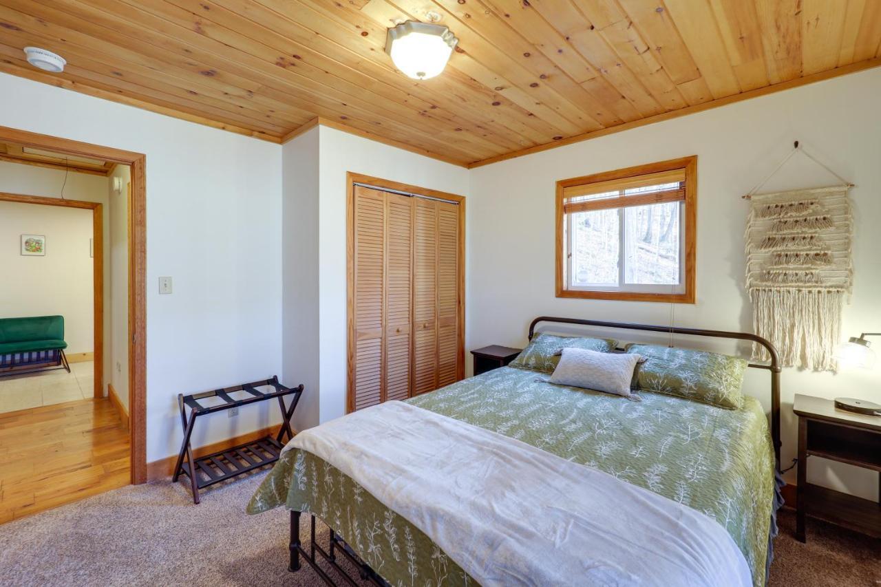 Pet-Friendly Spruce Pine Cabin With Private Fire Pit Exterior foto
