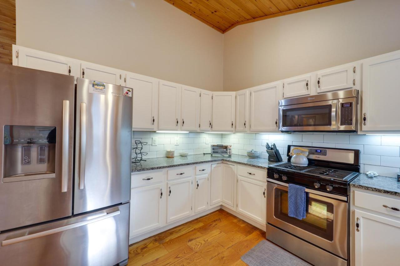 Pet-Friendly Spruce Pine Cabin With Private Fire Pit Exterior foto